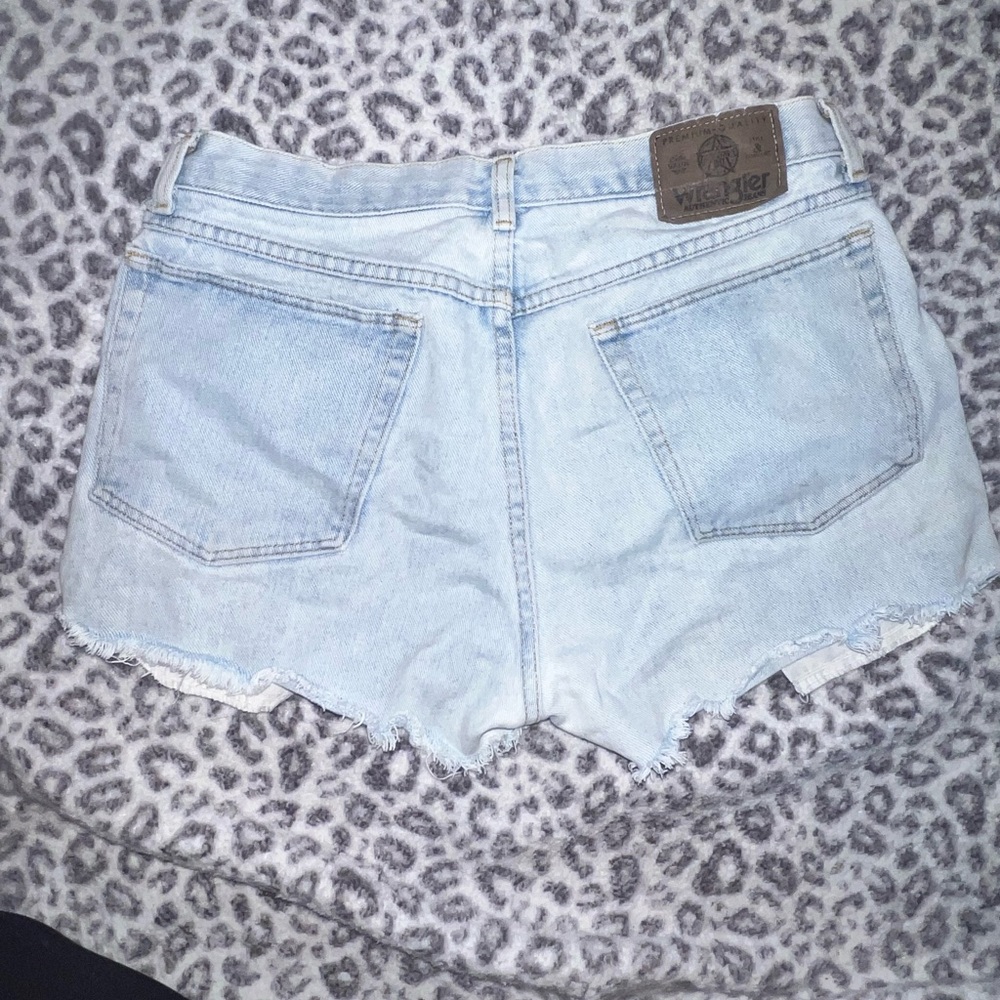 Light wash wrangler jean shorts - Picture 9 of 11